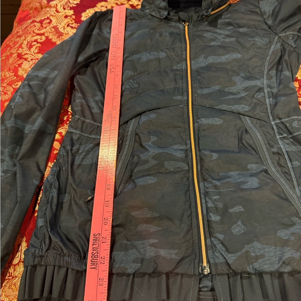 lululemon athletica Navy Camouflage Puffer Jacket - Picture 4 of 6